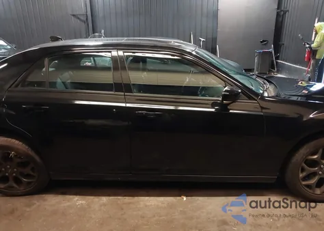 2018 Chrysler 300 300S Awd z USA, uszkodzony, nr VIN 2C3CCAGGXJH309098